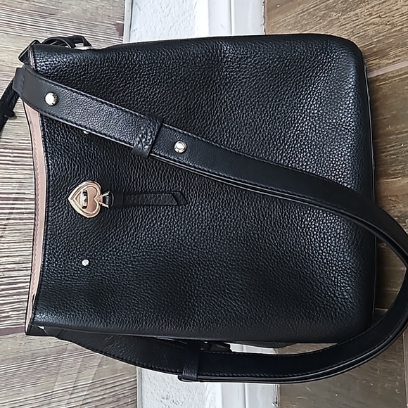 kate spade Handbags - Kate Spade Marti Enchanted Bucket Bag Pebbled Leather Turn lock Black Purse Med